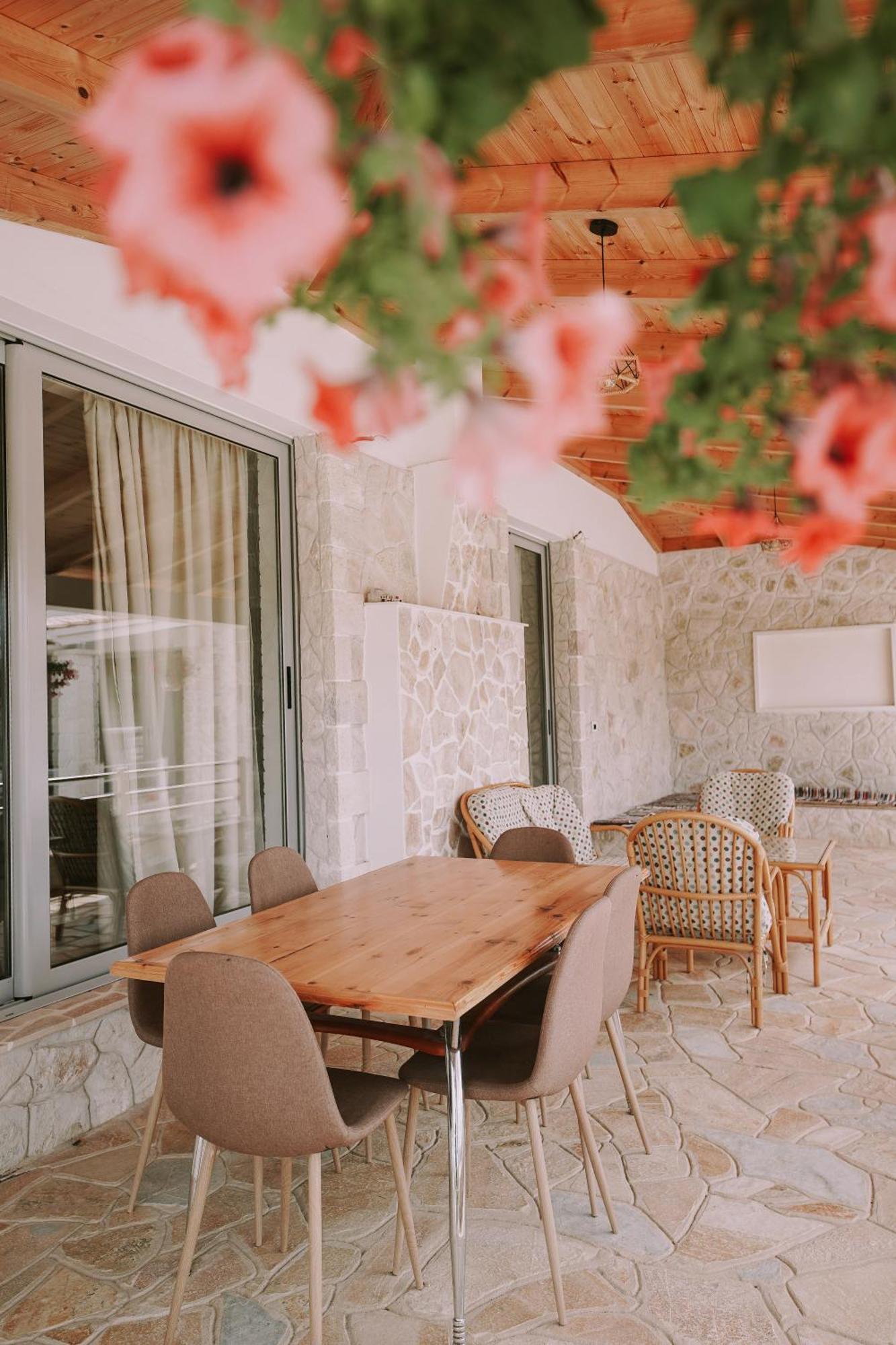 Vila Milo Himare Exterior foto